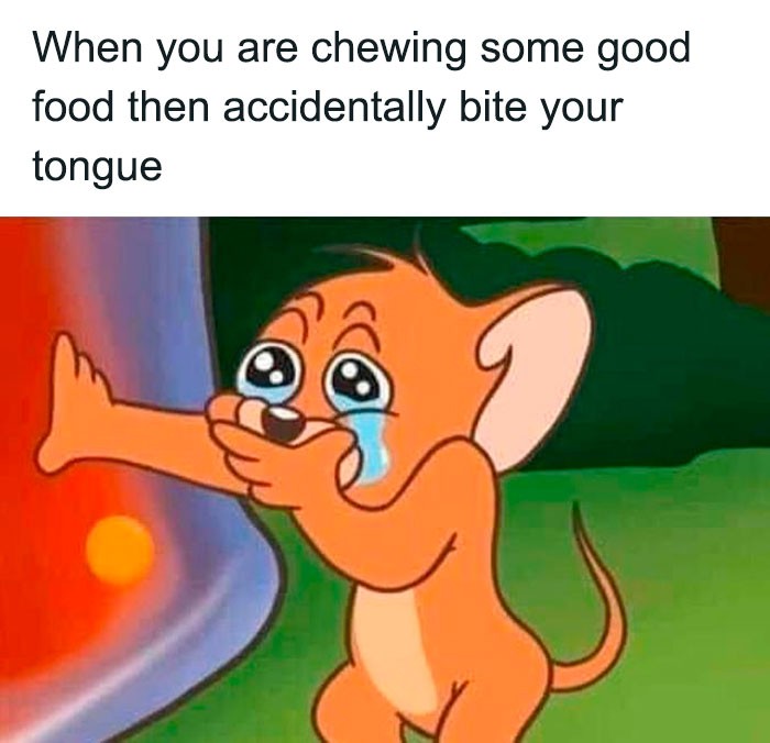 Jerry cắn lưỡi, thể hiện khoảnh khắc gần gũi theo phong cách Tom & Jerry
