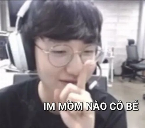 Meme hài im mồm nào cô bé