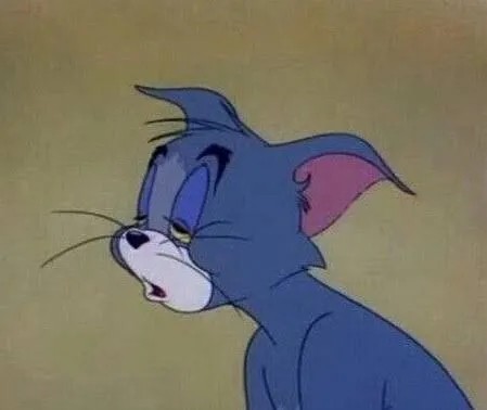 Mèo Tom buồn ngủ mắt mở ko ra
