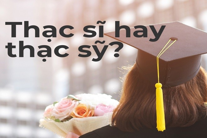 Một nhóm sinh viên đang tham dự buổi lễ tốt nghiệp đại học với nhiều cảm xúc vui mừng