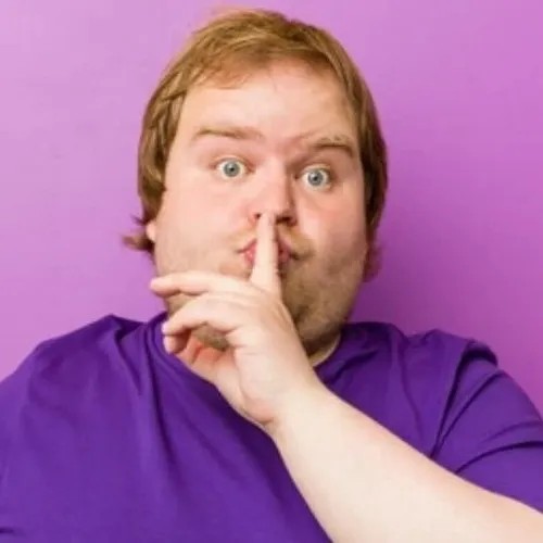 Một nụ cười nửa miệng, vạn ý nghĩa hài hước