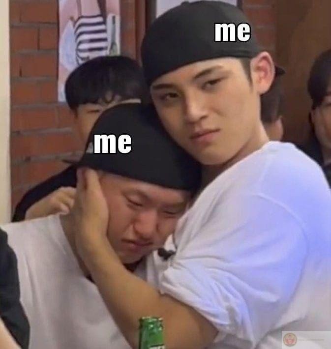 Những meme ôm người yêu thường mang phong cách hài hước