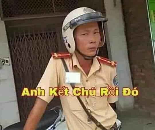 Cảnh sát phong tỏa và khám nghiệm khu vực phát hiện thi thể nạn nhân