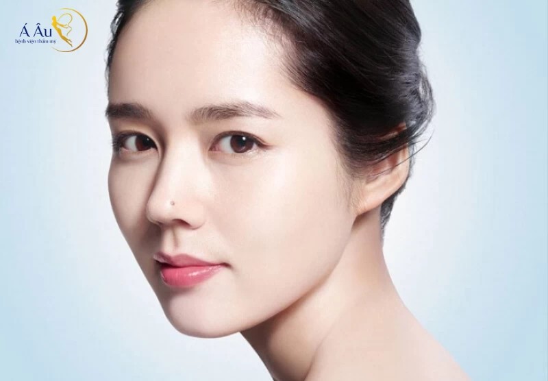 Nốt ruồi ở cánh mũi trái