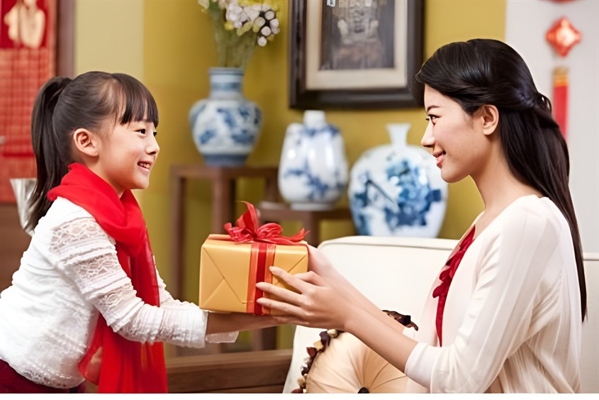 Khích lệ con trẻ bằng cách tặng quà ngày tết Trung thu