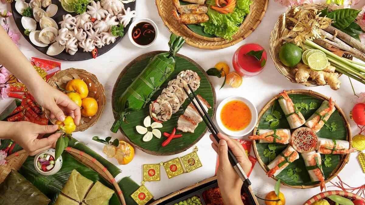 Phong tục ăn tất niên