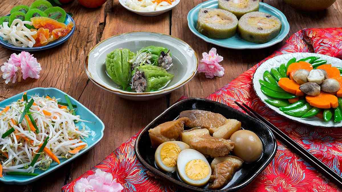Phong tục ăn tất niên