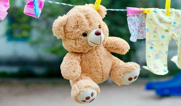 Dùng dầu gội em bé để làm sạch các vết bẩn khó